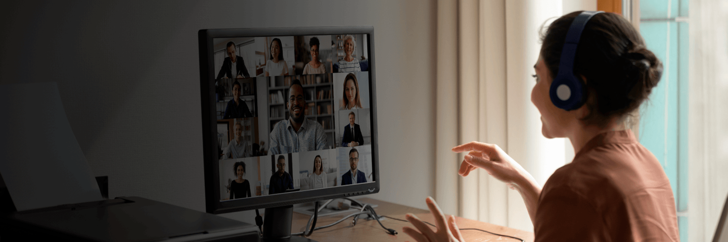 joven femenina en una reunion virtual empresarial con Claro Cloud joven femenina en una reunion virtual empresarial con Claro Cloud