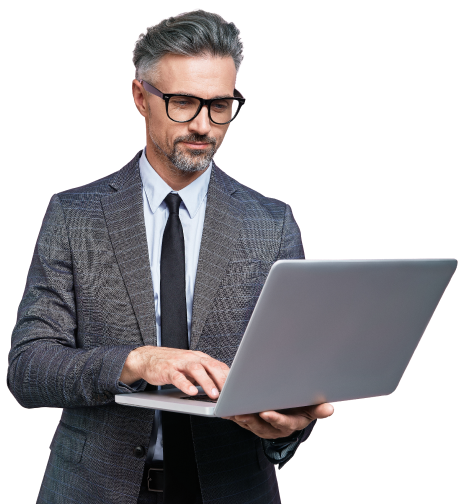 joven adulto profesional utilizando analisis de vulnerabilidad de Claro Cloud en su empresa joven adulto profesional utilizando analisis de vulnerabilidad de Claro Cloud en su empresa